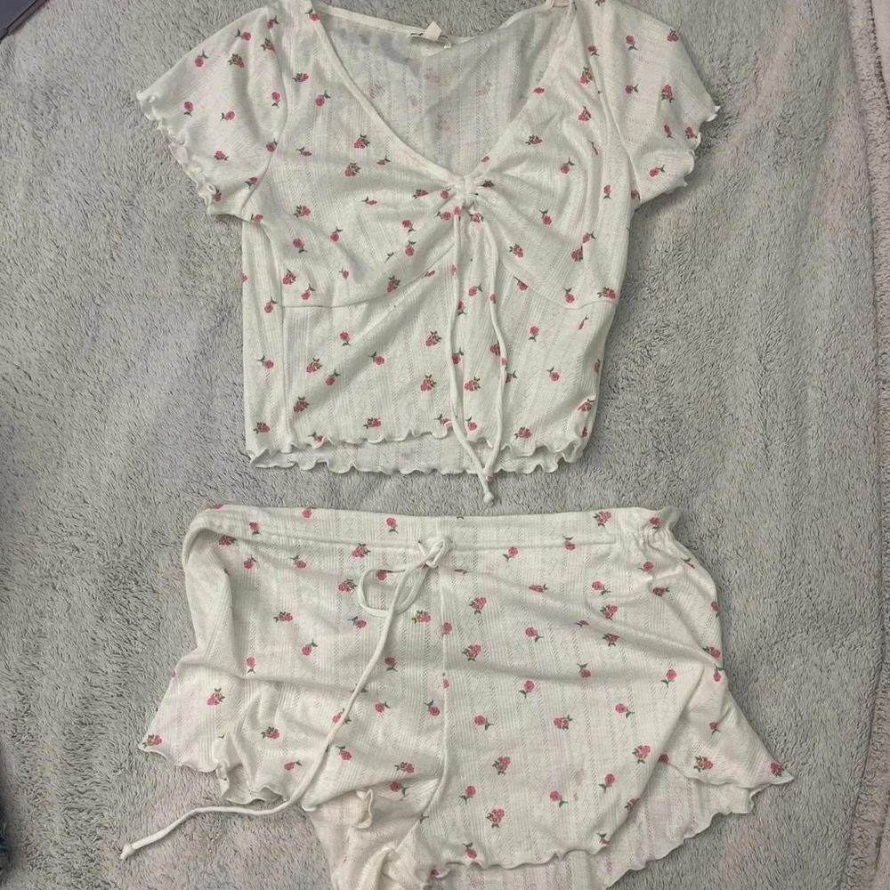 For love & lemons matching pajama set. - Picture 1 of 4